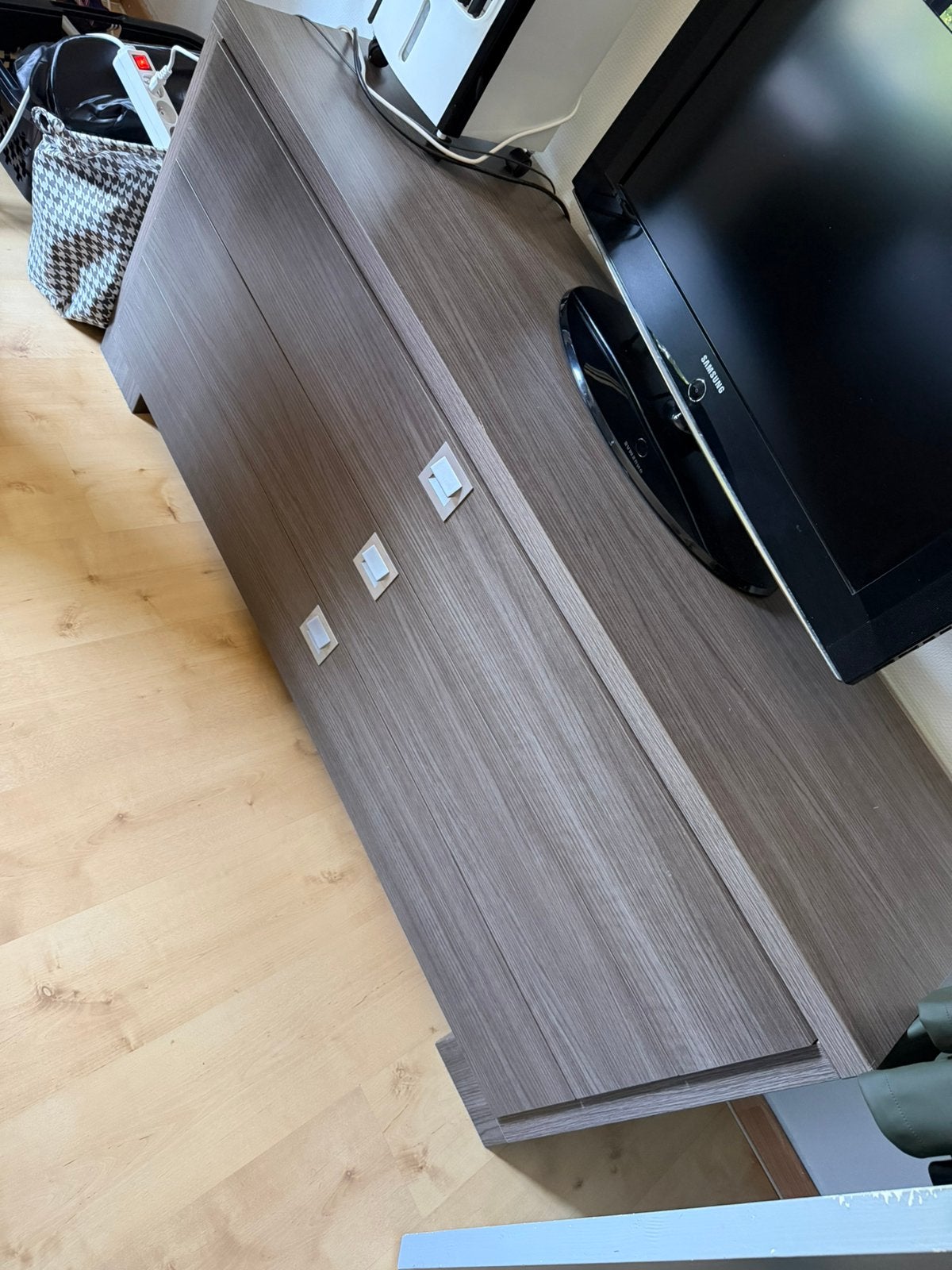 Commode hout ( zwaar! ), Huis en Inrichting, Kasten | Dressoirs, Ophalen, Zo goed als nieuw