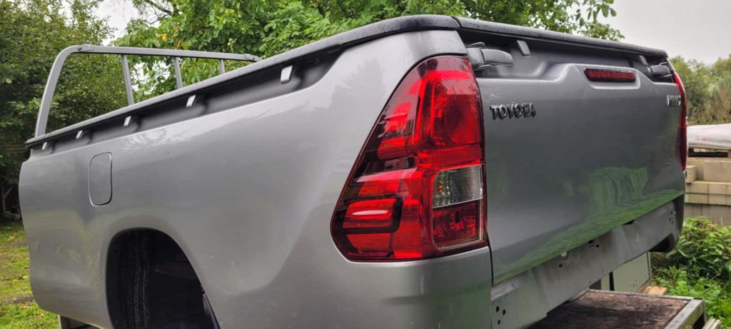 Benne Toyota Hilux, Enlèvement, Toyota
