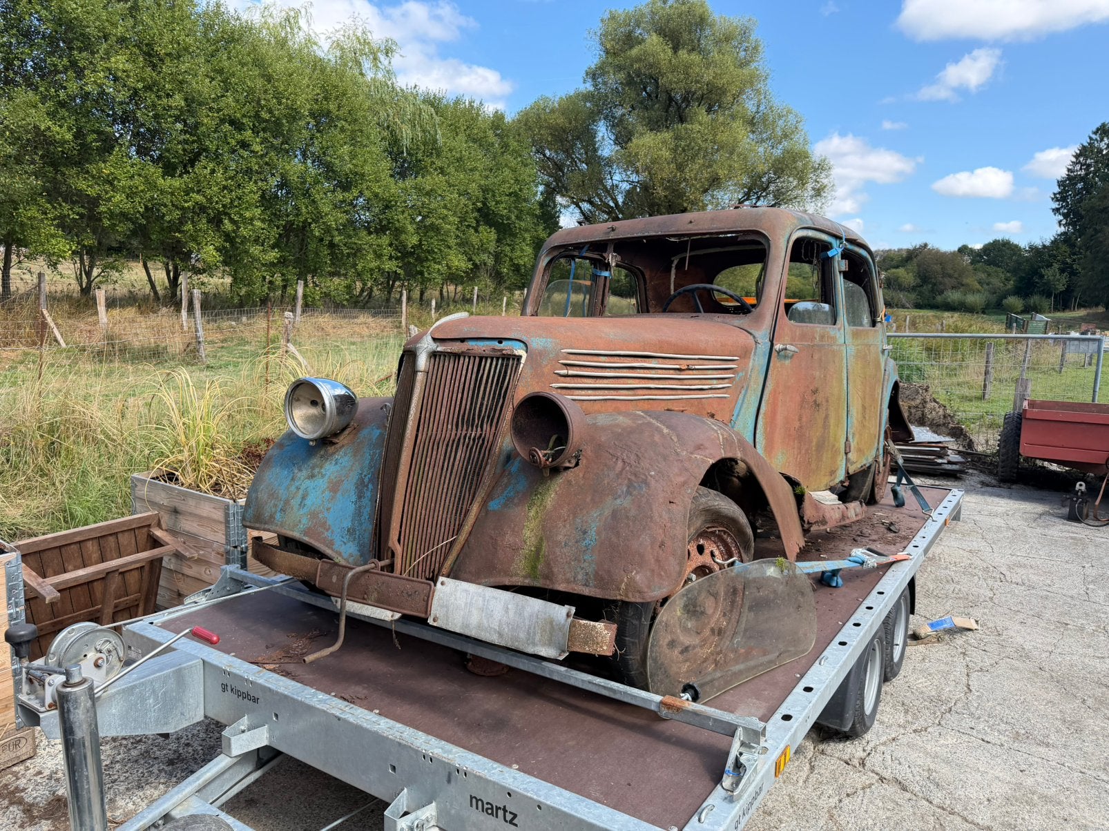 Wrak van de Renault NovaQuatre uit 1938, Bedrijf, Te koop, Renault