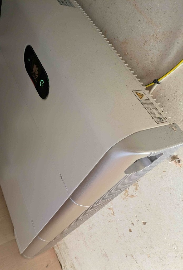 Huawei thuisbatterij & omvormer, Doe-het-zelf en Bouw, Zonnepanelen en Toebehoren, Ophalen, Gebruikt, Compleet systeem, 200 wattpiek of meer