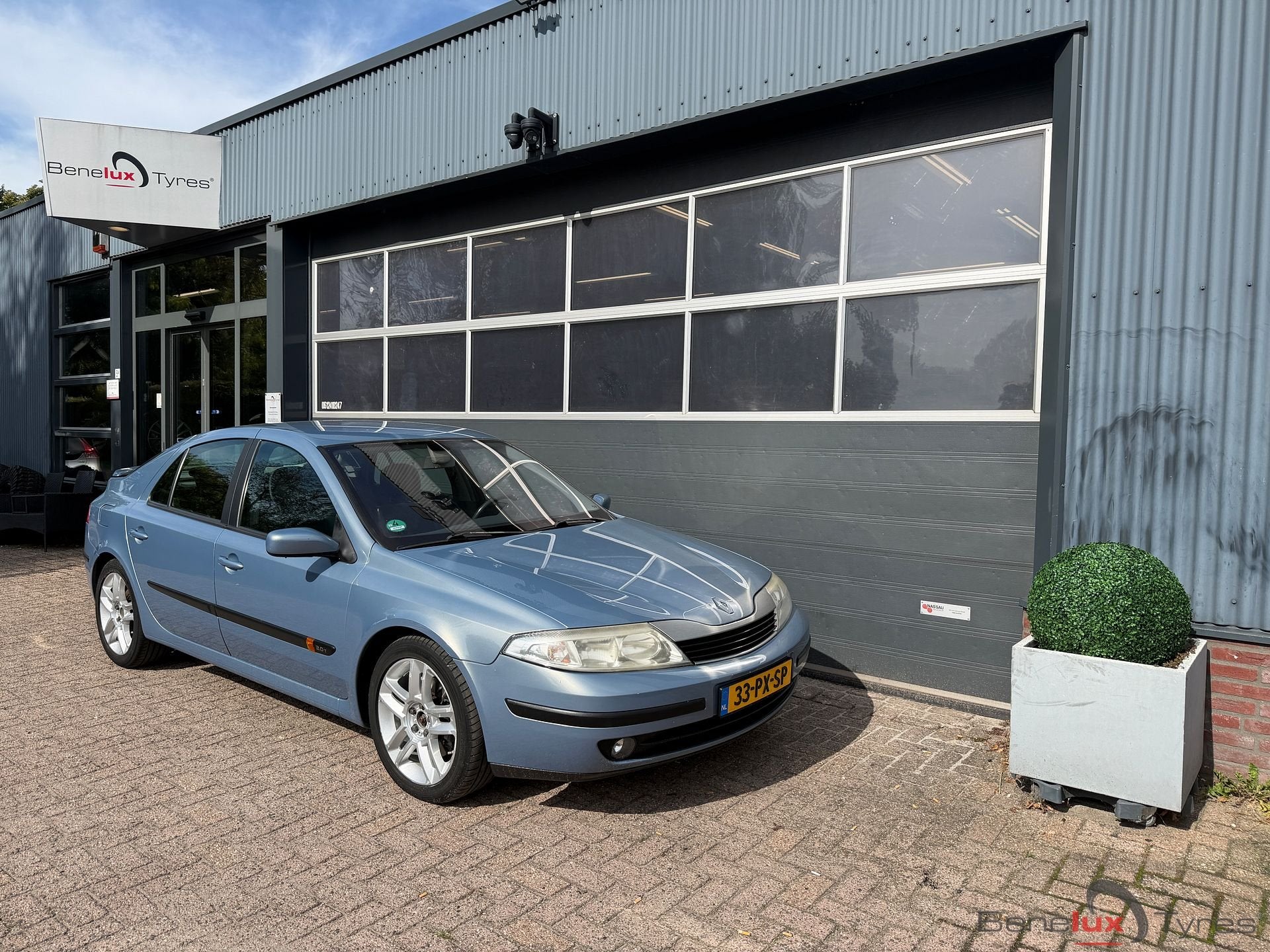 Renault Laguna 2.0-1.6V T turbo Privilege nieuwe APK 17'' lm, Auto's, Laguna, Zwart, Blauw, Bedrijf