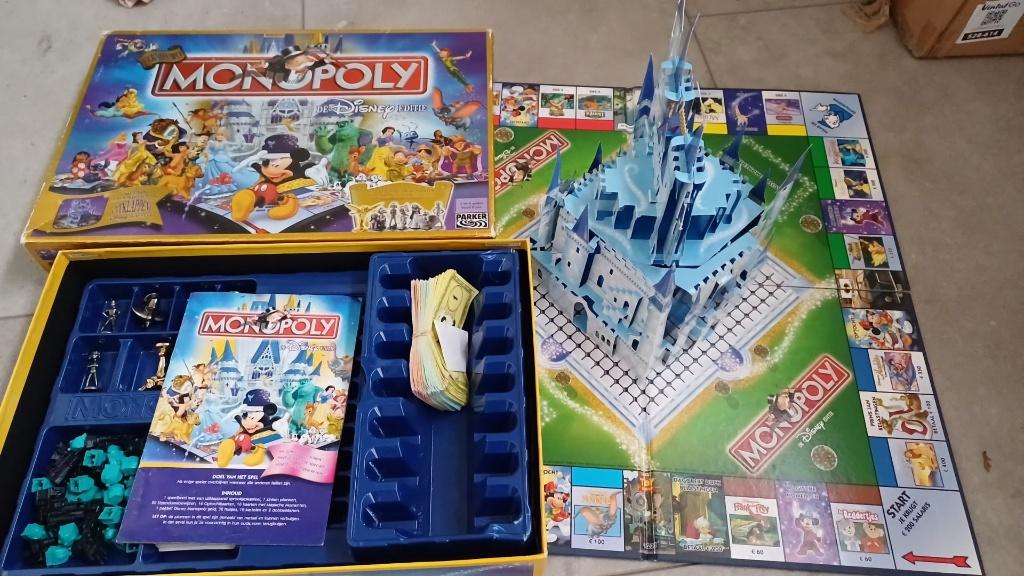 bordspel Monopoly Disney 3d kasteel Monopolie v parker, Hobby en Vrije tijd, Vijf spelers of meer, Ophalen of Verzenden, Zo goed als nieuw