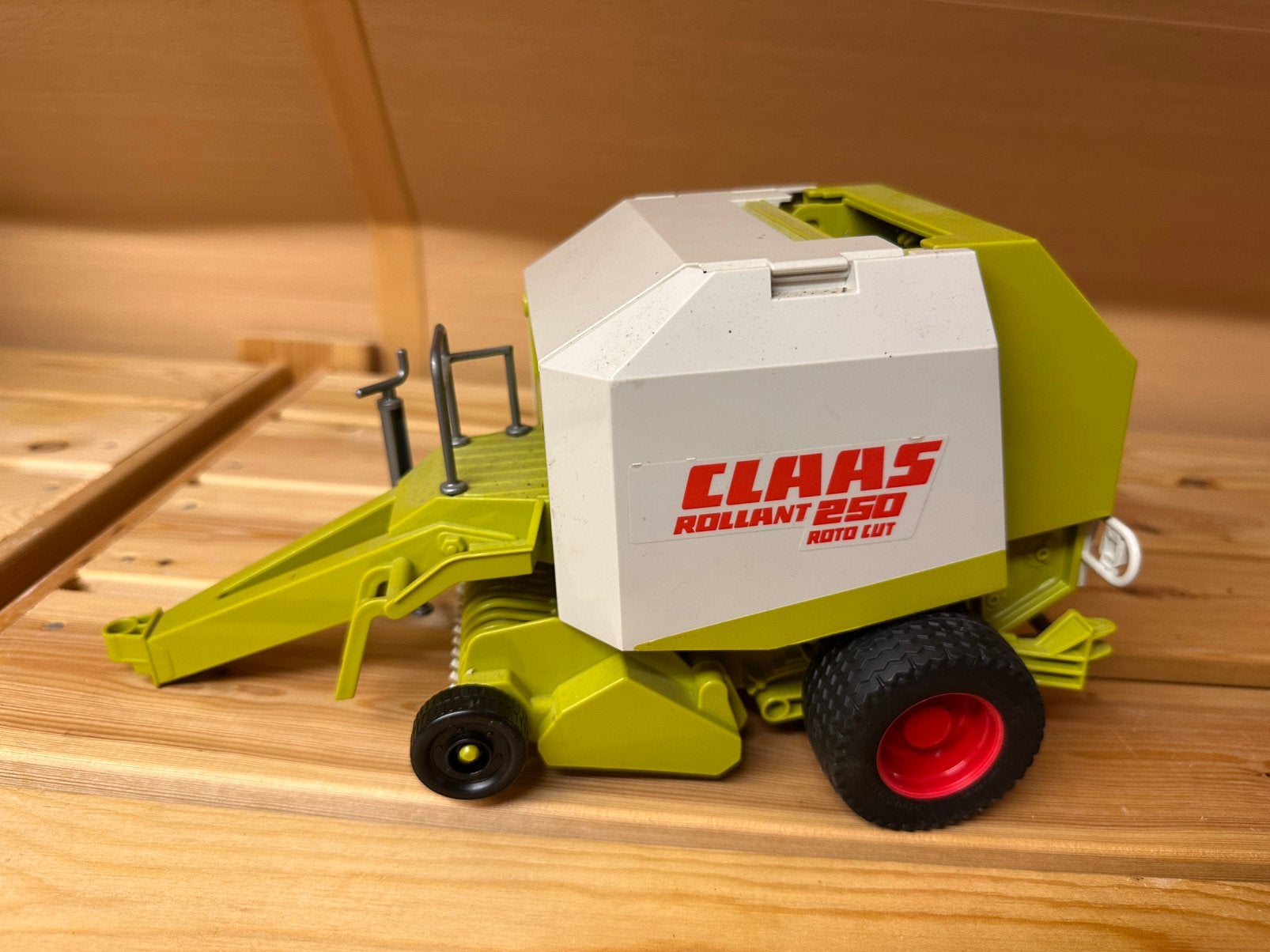 Brüder Claas Rollant 250 Roto Cut rondebalenpers, Ophalen, Zo goed als nieuw