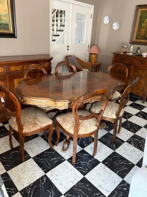 Table de style italien avec chaises et buffet assortis, Enlèvement