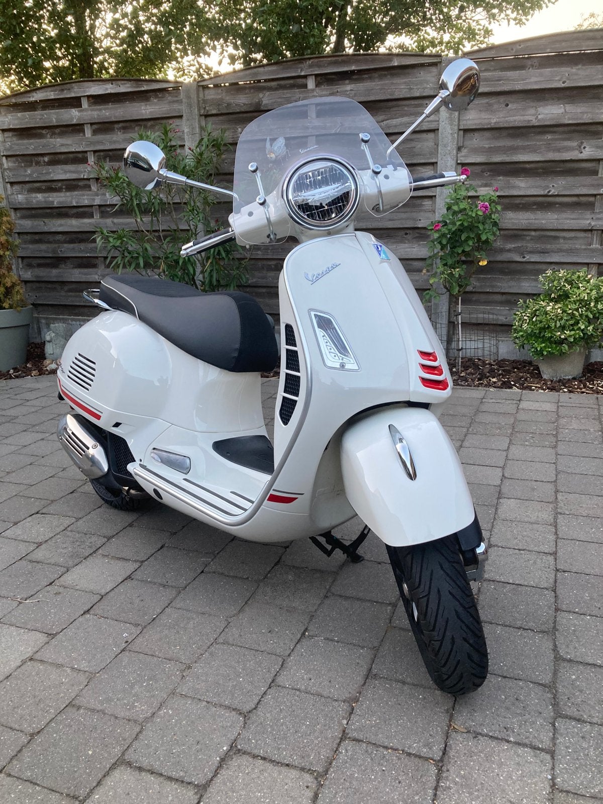 Vespa gts 125 ss (2022/4), Ophalen, 1 cilinder, 11 kW of minder