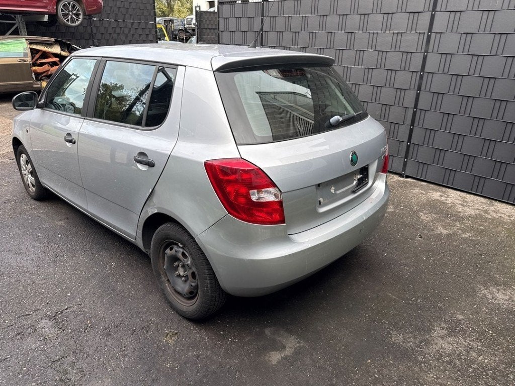 FEU ARRIÈRE GAUCHE Skoda Fabia II (5J) (|5J6945111|), Autos : Pièces & Accessoires, Utilisé, Info@skoda-auto.de, Skoda, Max-Planck-Straße  3-5
64331  Weiterstadt, DE