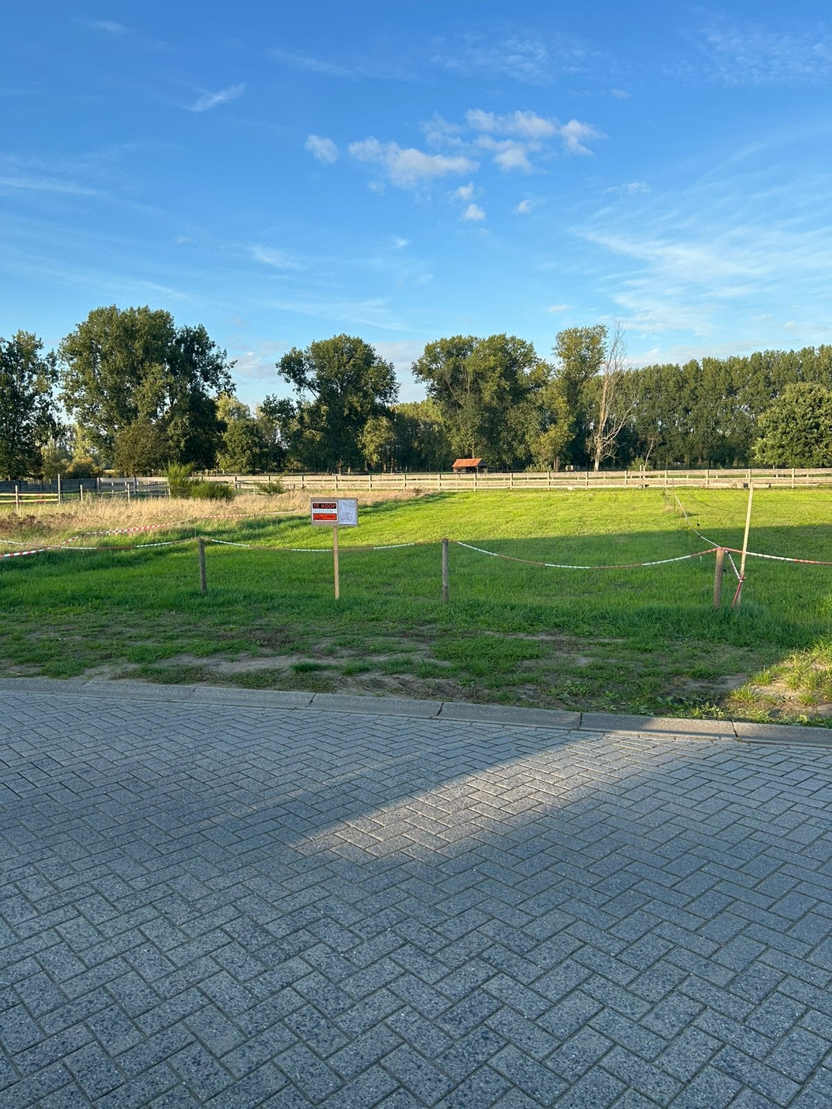 Bouwgrond 604m2 in Lille, Immo