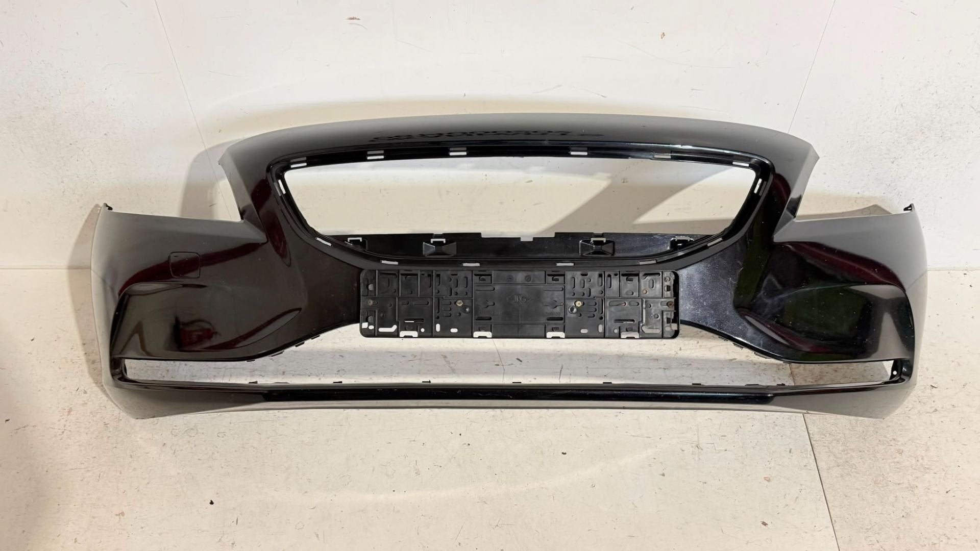 Volvo V40 Voorbumper 31283732, Gebruikt, Gunnar Engellaus vag 8
405 31  Gothenburg, SE, Voor, Info@volvocars.com
