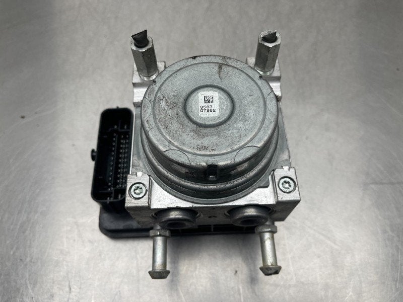 BLOC ABS (FREINS ANTI-BLOCAGE) Suzuki Baleno (EW / FW), Utilisé, Suzuki