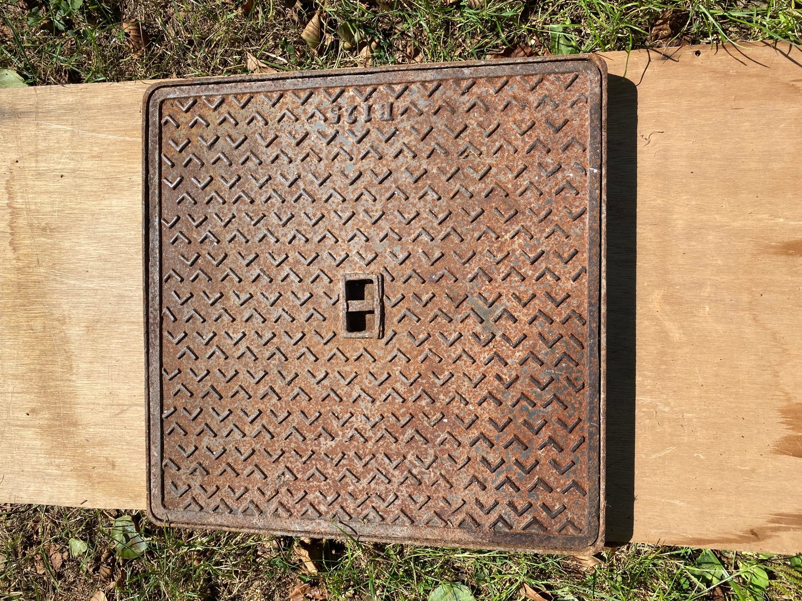 Gietijzeren putdeksel 500 x 500 mm nieuw, Ophalen, Zo goed als nieuw