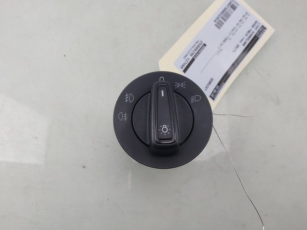 LICHTSCHAKELAAR Skoda Fabia III Combi (NJ5), Gebruikt, Info@skoda-auto.de, Skoda, Max-Planck-Straße  3-5
64331  Weiterstadt, DE