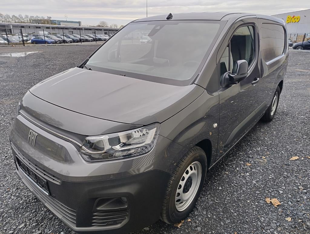 FIAT E-DOBLO L2  MOD.2023 1.450KM 3 PLACES -42% de remise, Stof, 5 deurs, Zilver of Grijs, 0 g/km