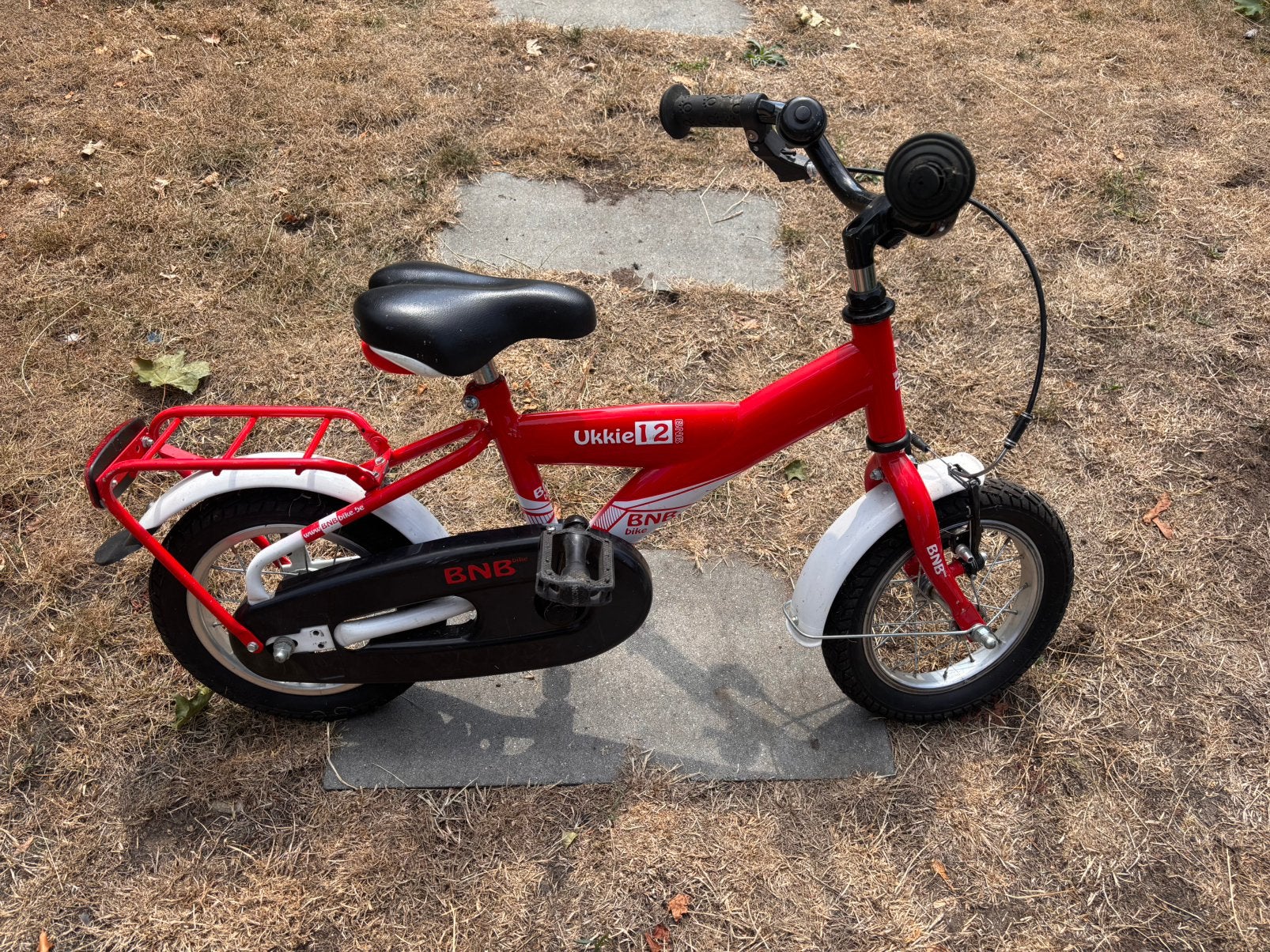 Kinderfiets BNB ukkie 12 inch, Fietsen en Brommers, Ophalen, Terugtraprem, Zijwieltjes, Gebruikt