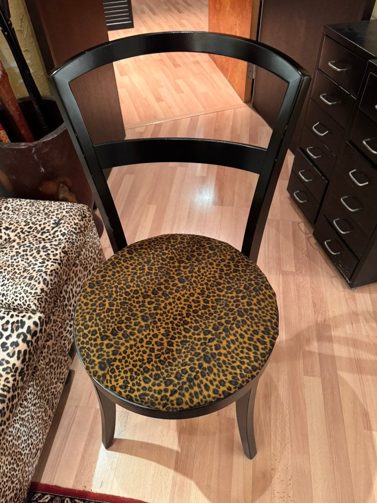 stoel met luipaard print, Huis en Inrichting, Ophalen, Hout, Zwart, Zo goed als nieuw
