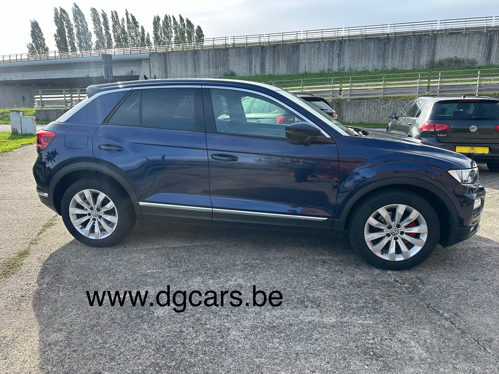 Volkswagen T roc 150 pk, Automaat, Electr koffer , 50000 km!, Auto's, Dealer onderhouden, 4 cilinders, Blauw, Leder en Stof