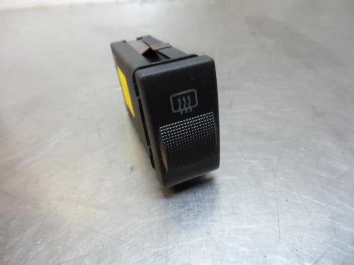 Commutateur chauffage vitre arrière d'un Audi A8 (A8 94-), -, 3 mois de garantie, Audi, Utilisé