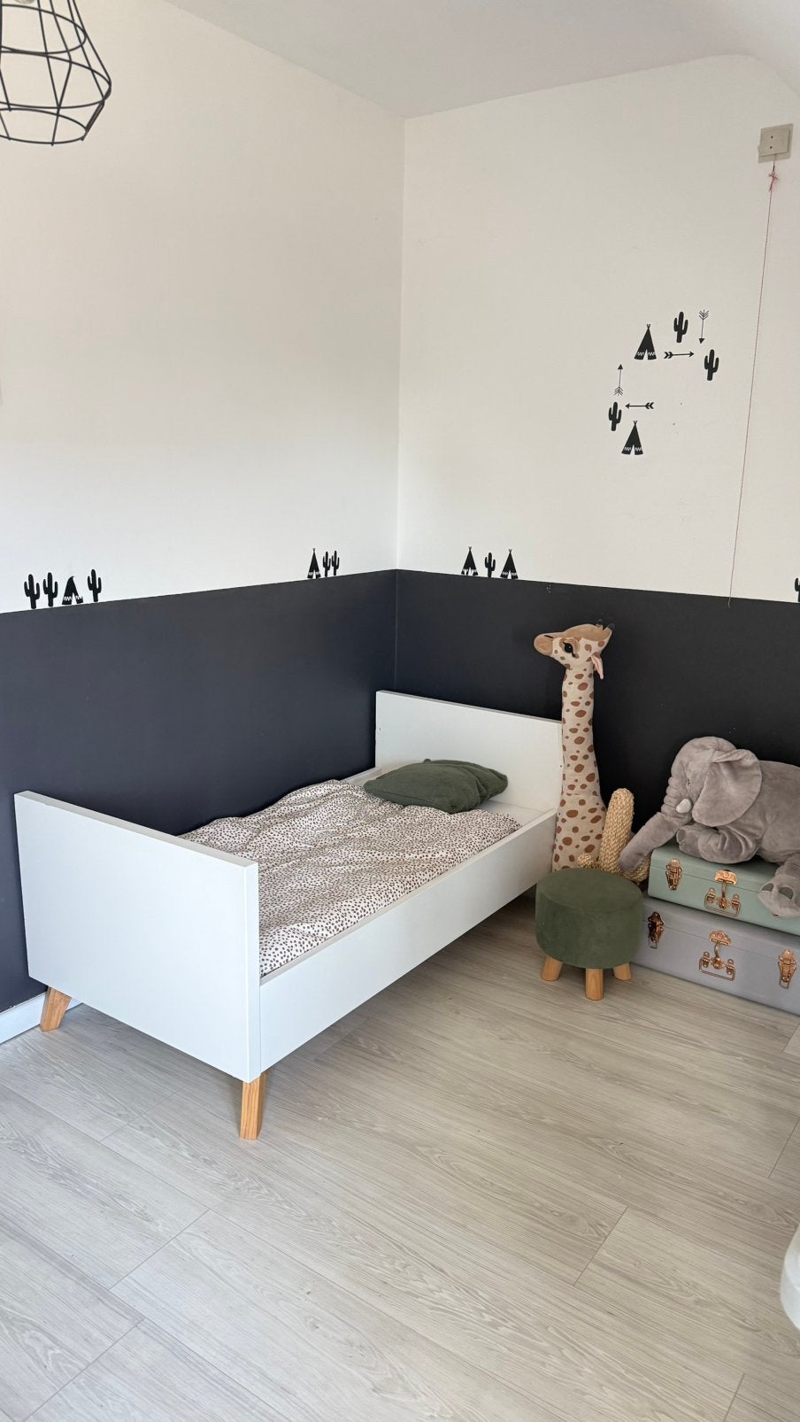 TWF babykamer. 70-140 cm - Baby en peuterbed plus commode, Ophalen, Zo goed als nieuw, Lattenbodem