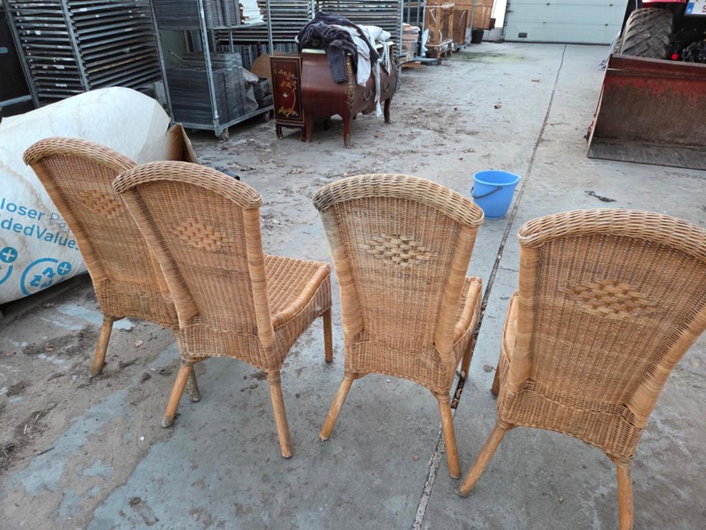 Rieten stoelen €50, Ophalen