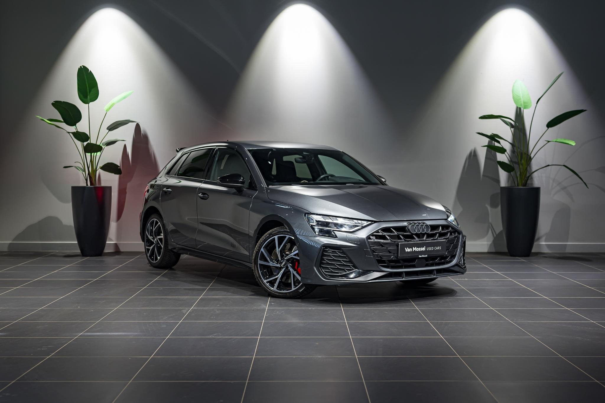 Audi A3 Sportback Competition 45TFSIe 272 PK SONOS | MATRIX, Auto's, Dealer onderhouden, Stof, Zwart, 4 cilinders