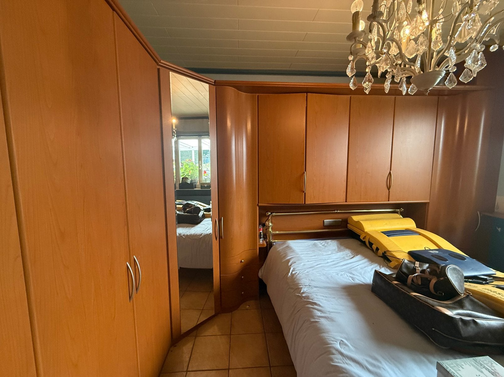 Gratis volledige kledingkast : hoek en/of met schuifdeuren, Huis en Inrichting, Slaapkamer | Complete slaapkamers, Ophalen, Zo goed als nieuw
