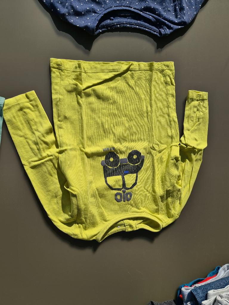 geel t-shirt met auto 92, Enfants & Bébés, Vêtements enfant | Taille 92, Enlèvement, Comme neuf