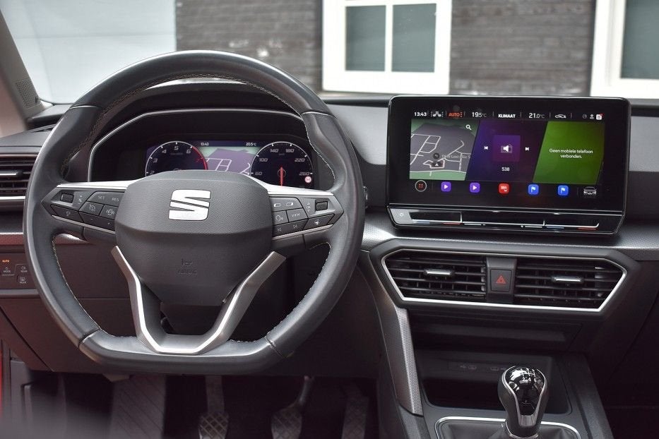 Seat Leon 1.0 TSI Style Business Intense / beats audio / pan, Auto's, Seat, Leon, Bedrijf, Rood, 110 g/km