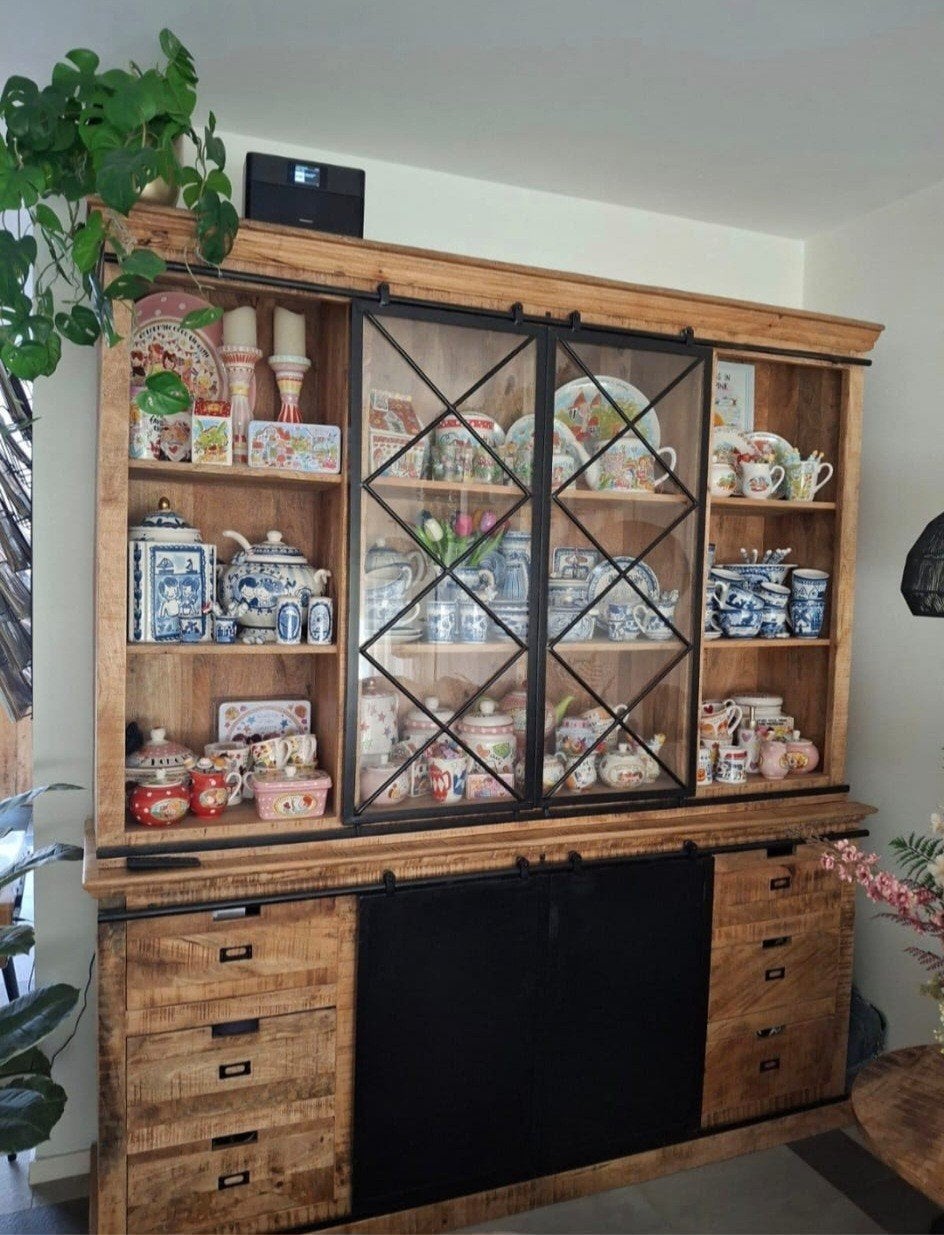 Robuuste Mango houten kast met glazen schuifdeuren en lades, Enlèvement