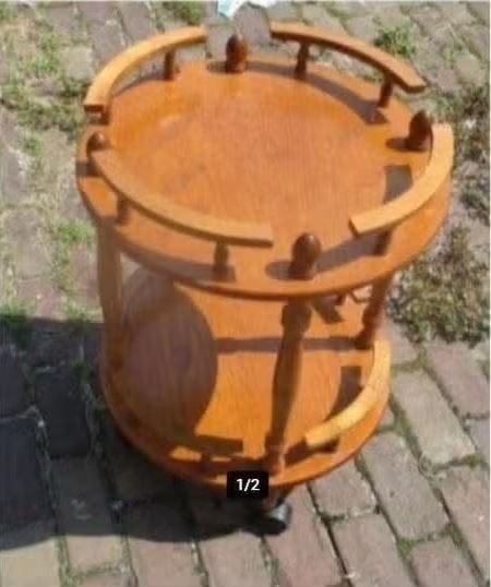 Speciaal Rond Retro Houten Barmeubel op Wieltjes - 62H / 45D, Ophalen of Verzenden, Huis en Inrichting