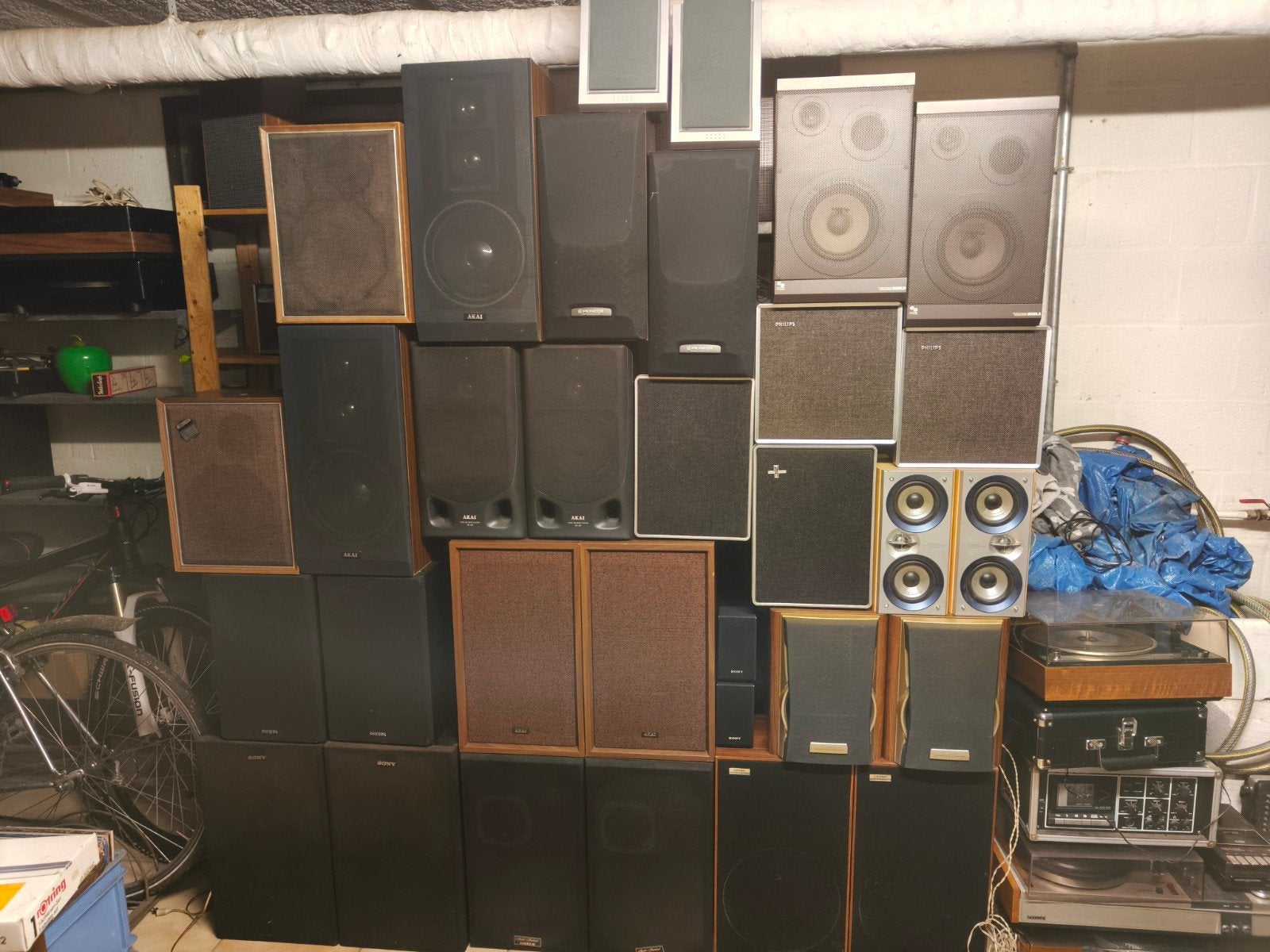 16 paar speakers, Ophalen