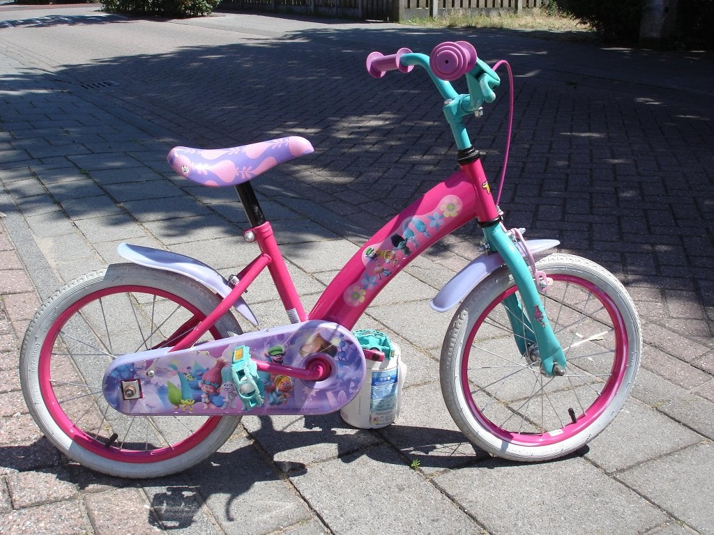 Meisjes Fiets Trolls 16 inch met evtw zijwieltjes, Vélos & Vélomoteurs, Vélos | Filles, Frein à rétropédalage, Comme neuf, Enlèvement