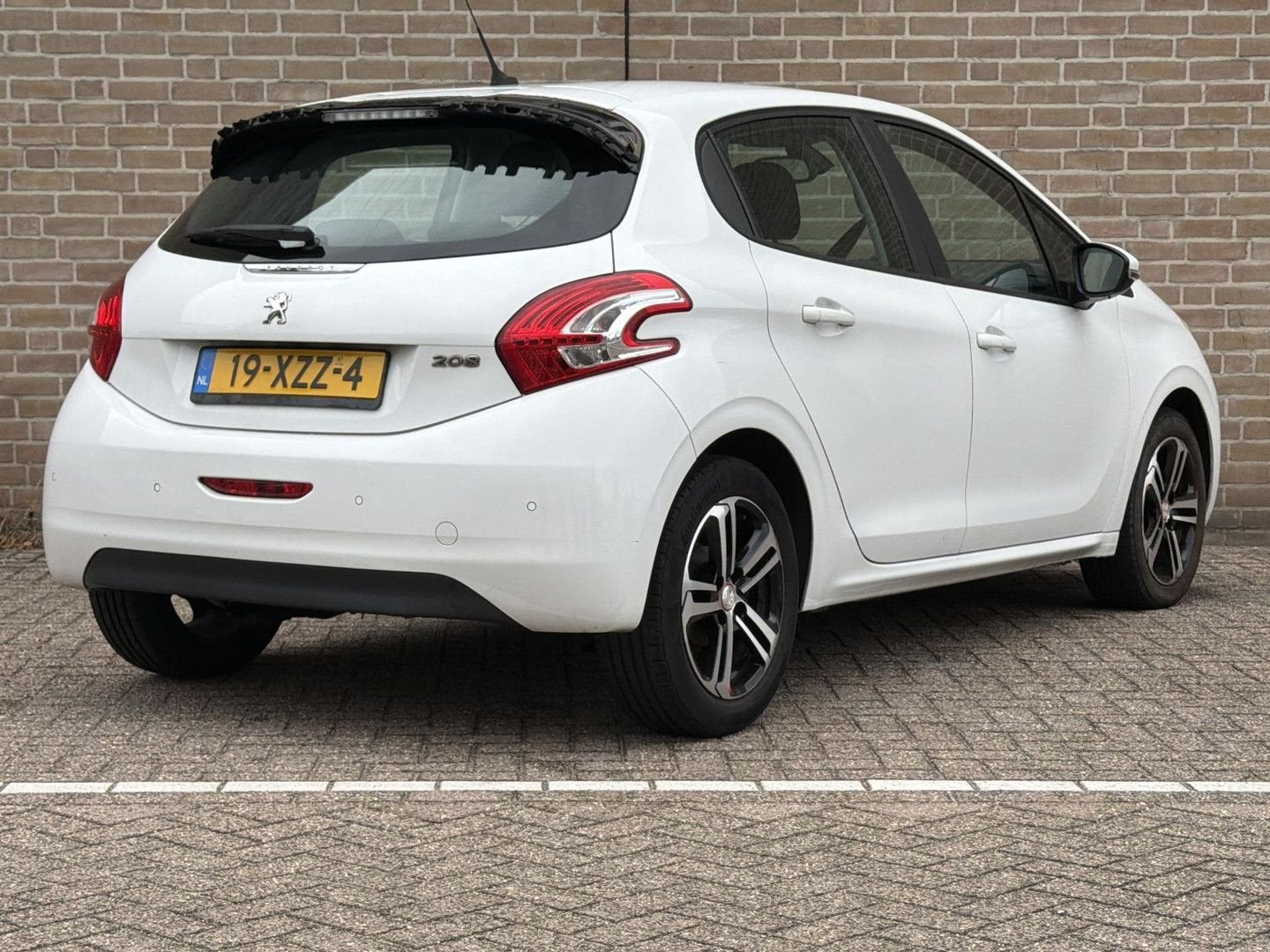 Peugeot 208 1.2 VTi Access | Cruise | Climate |, Auto's, Wit, Handgeschakeld, Electronic Stability Program (ESP), Stadsauto