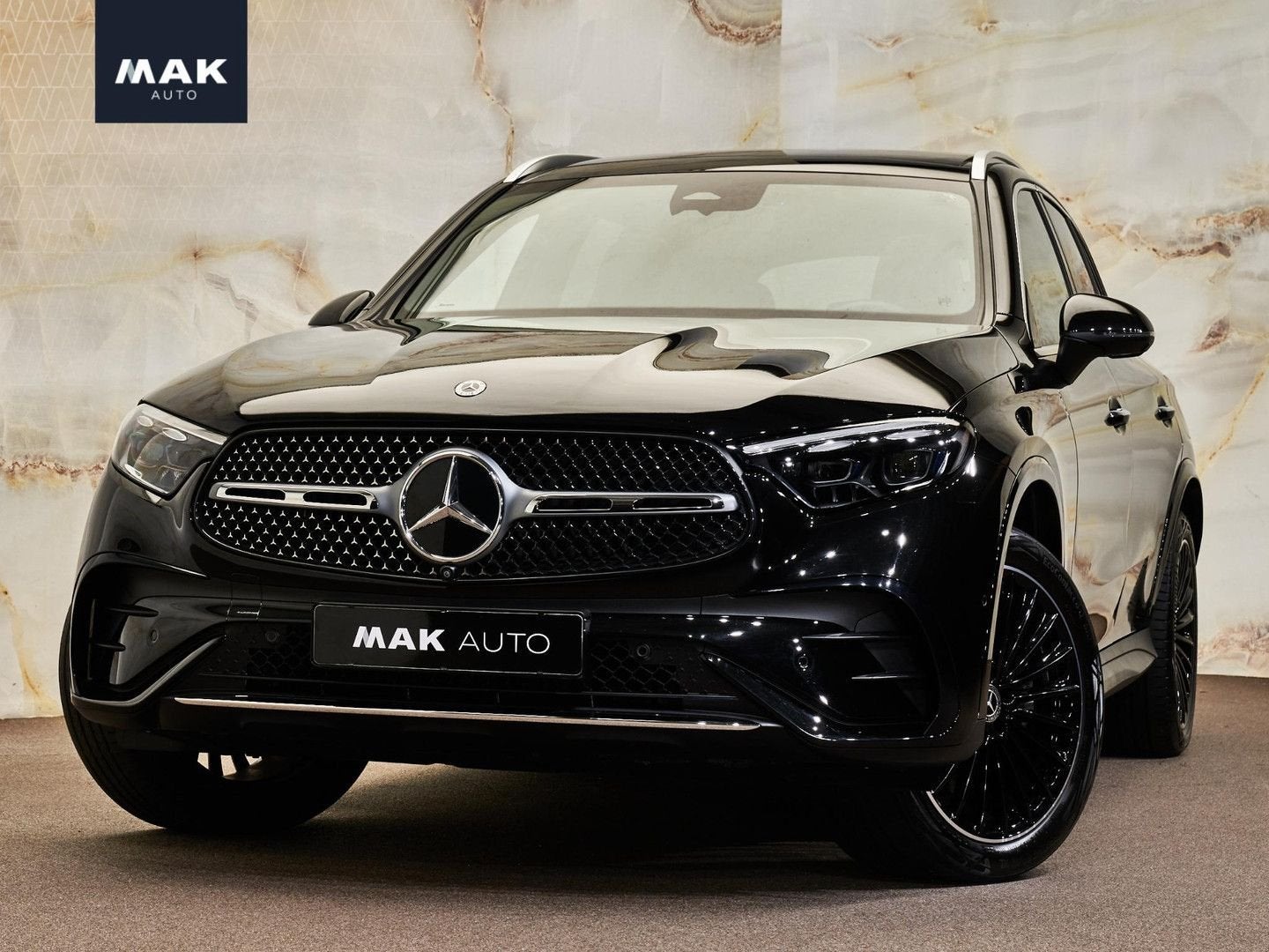 Mercedes-Benz GLC 300 300e 4Matic AMG Line, pano, DIGITAL LI, Auto's, Mercedes-Benz, Automaat, Zwart, Zwart, 12 g/km
