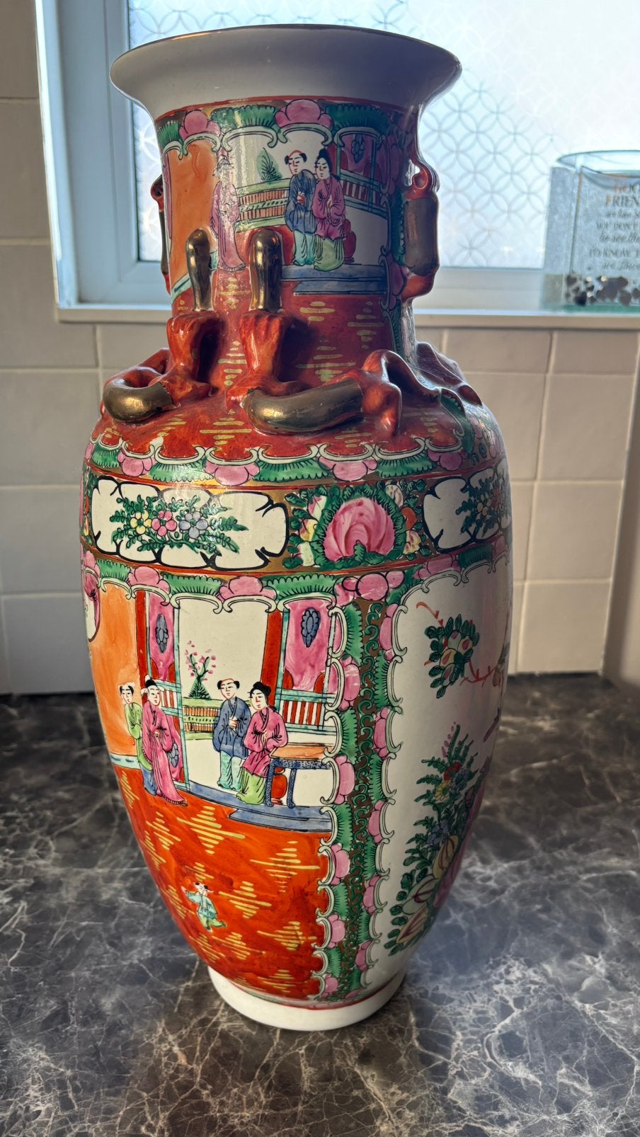 Vase, Enlèvement