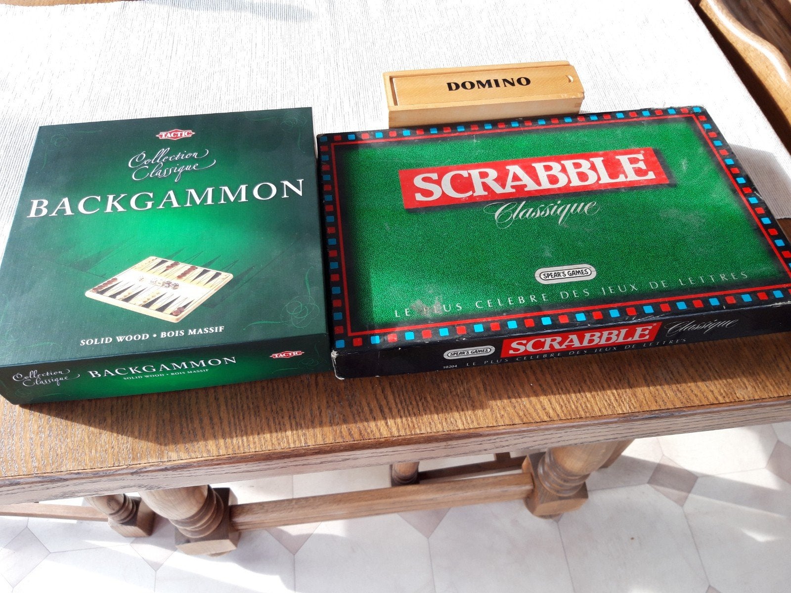 3 jeux de société, Enlèvement