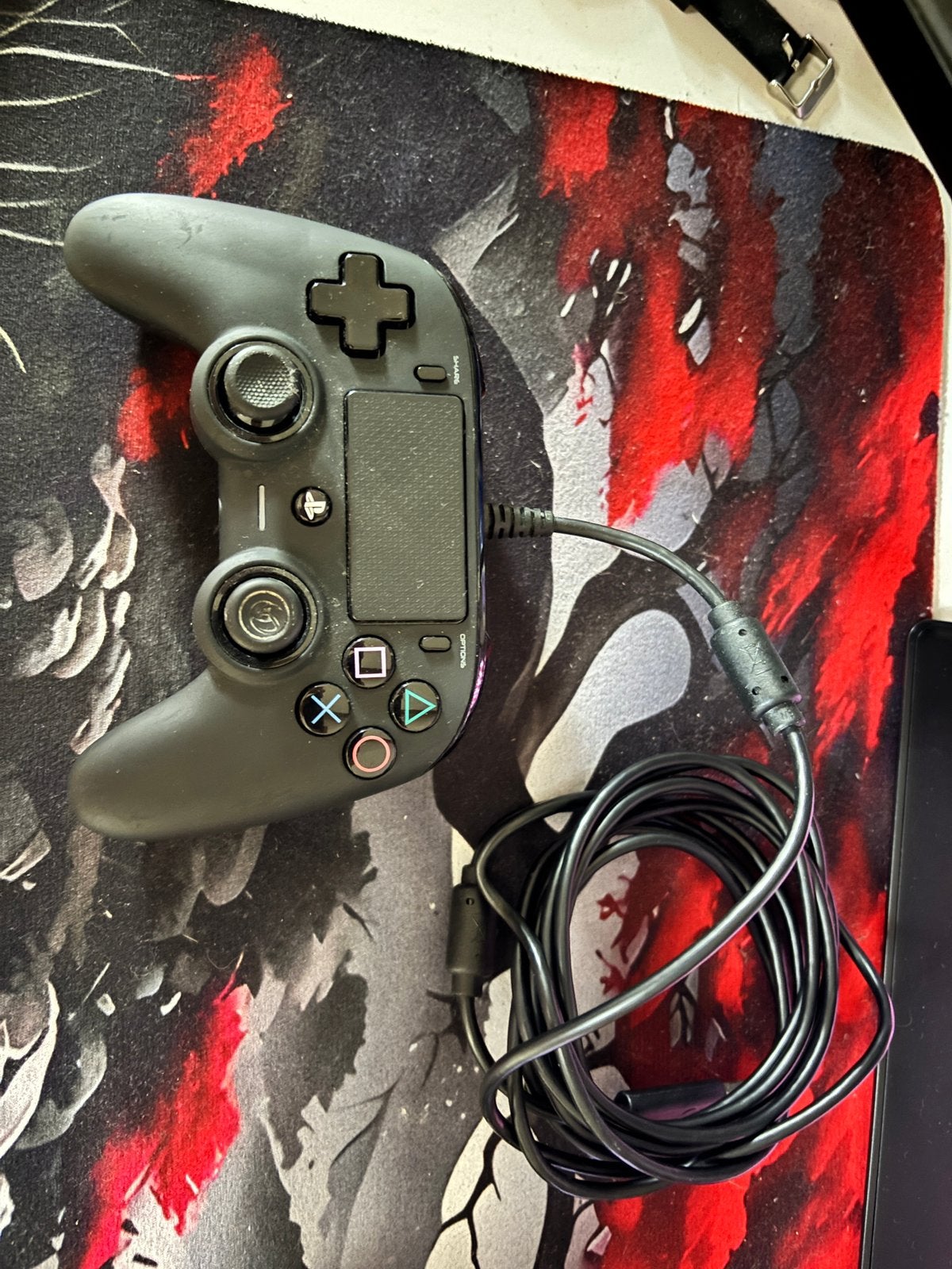 Manette PlayStation 4, Enlèvement, Utilisé