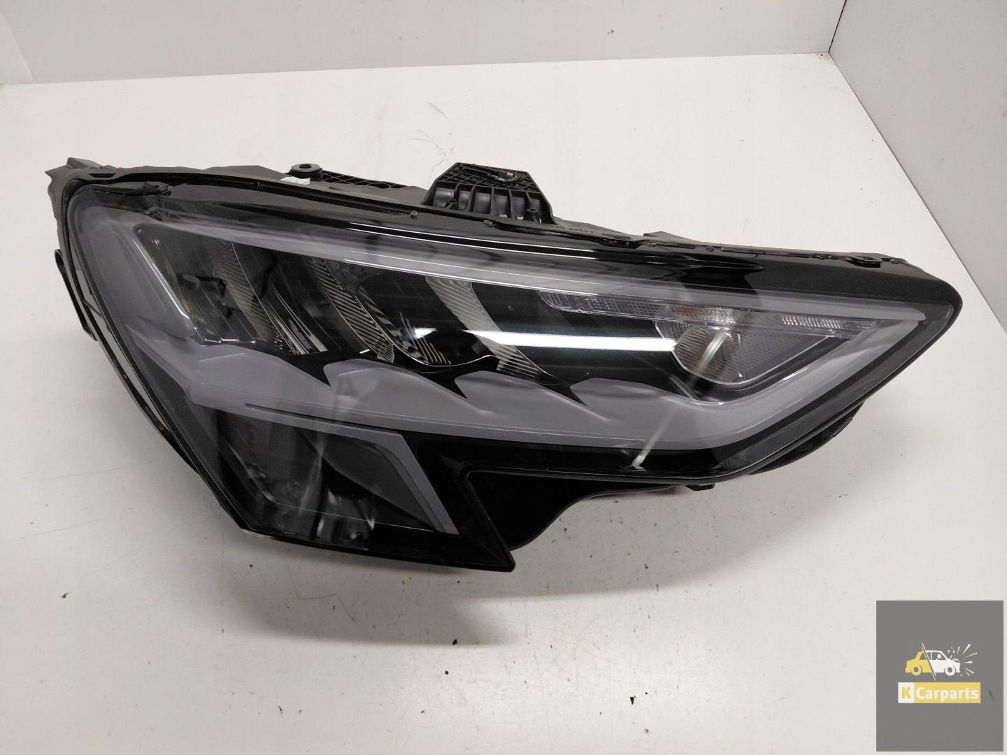 8Y0941012, Phare droit LED pour Audi A3 8Y, AUDI AG, Auto-Union-Strasse 1
85045  Ingolstadt, DE, Audi, Utilisé