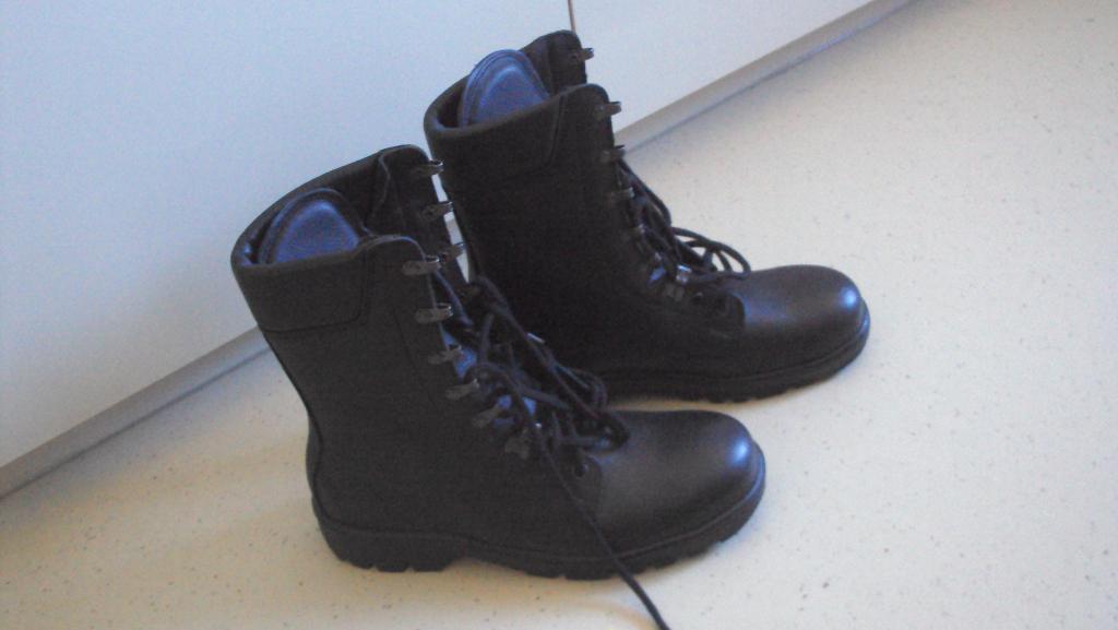 Bottes avec embout en acier taille 44 sans ABL, Collections, Enlèvement ou Envoi