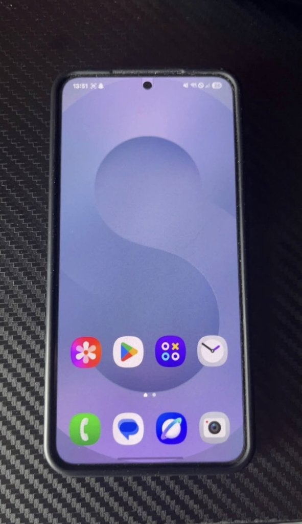 Samsung S25 256Go NEUF + facture avec garantie 1 an — Namur, Ophalen, Overige modellen, Zwart, Touchscreen
