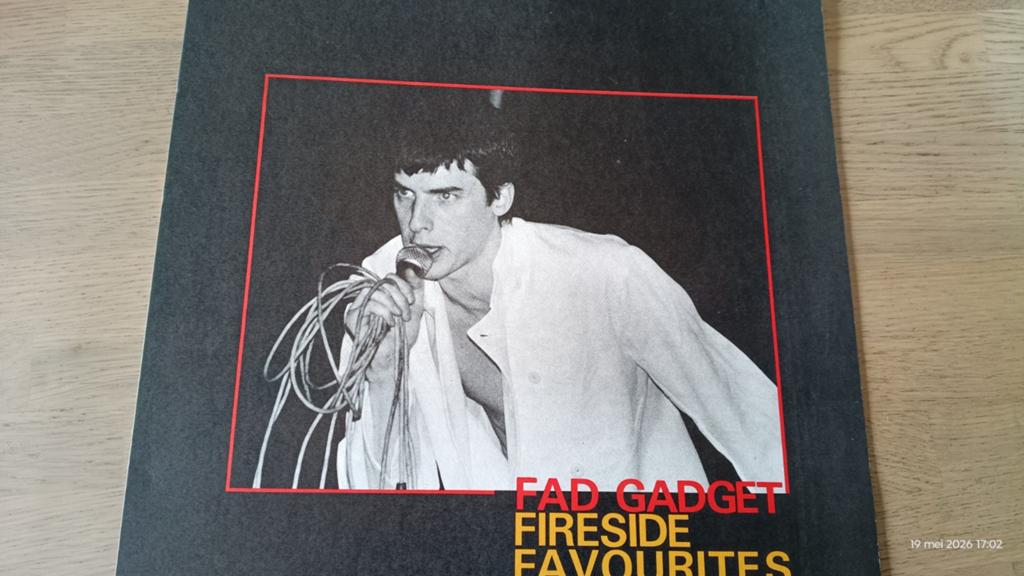 Fad Gadget / Fireside Favourites, Ophalen