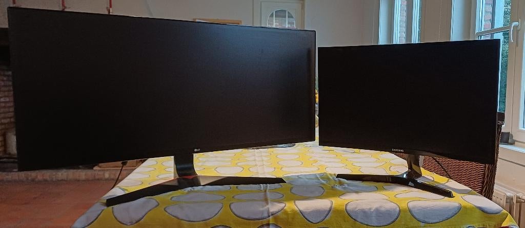 2-Écran 2 PC LG 34UM69G-B rouge, noir et Samsung c24f396fhu, HD, VA, Comme neuf, Enlèvement