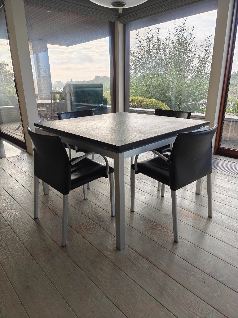 Tafels en stoelen, Ophalen, Zo goed als nieuw