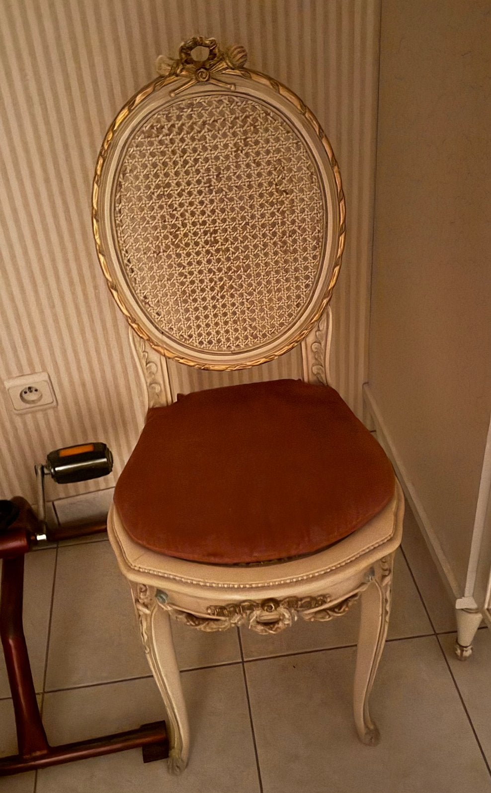 Elegante vintage stoel Louis XV-stijl handgevlochten riet, Antiek en Kunst, Ophalen of Verzenden