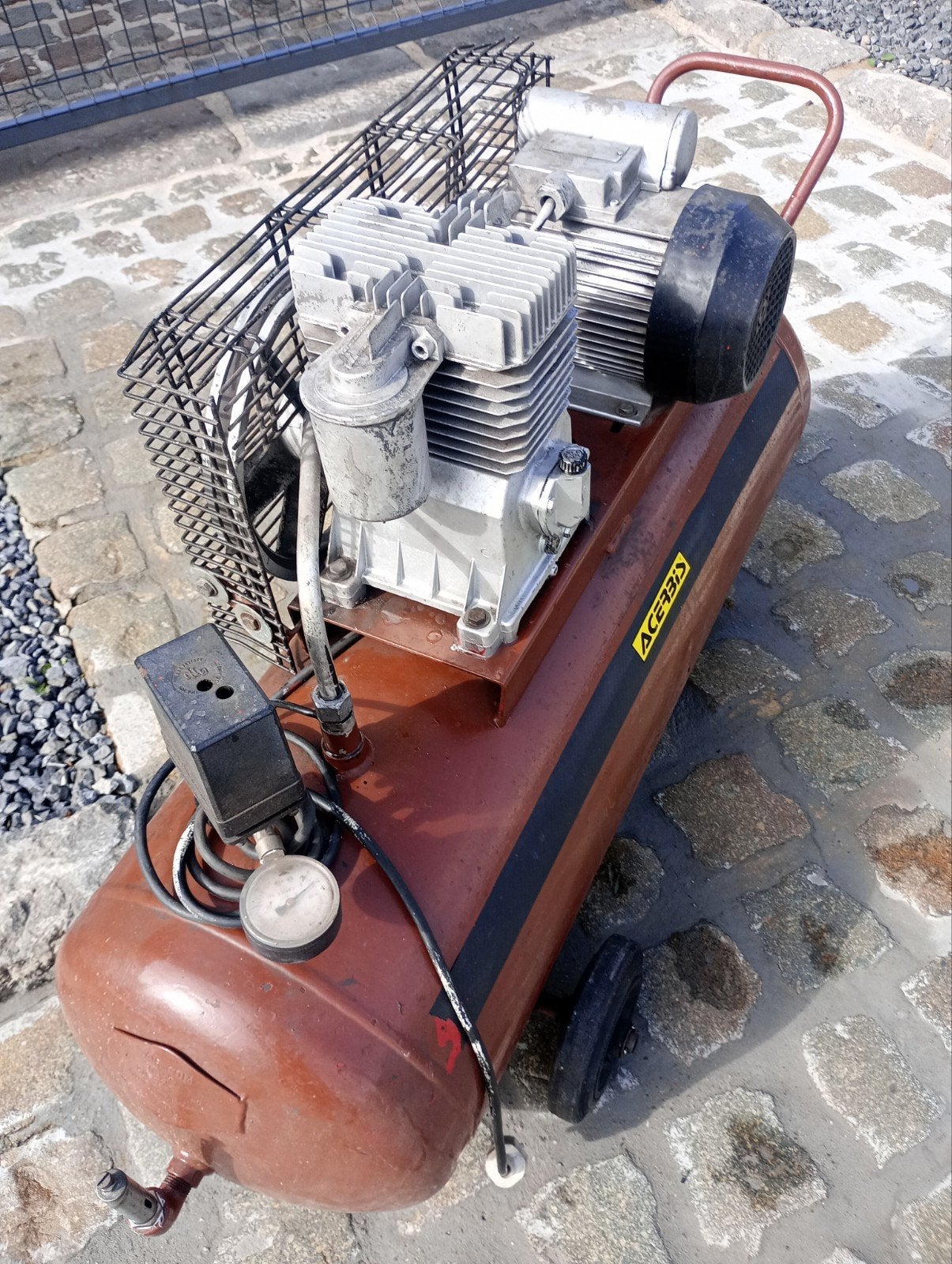 compresseur, Bricolage & Construction, Compresseurs, Enlèvement, Utilisé, 200 à 400 litres/min, 10 bars ou plus
