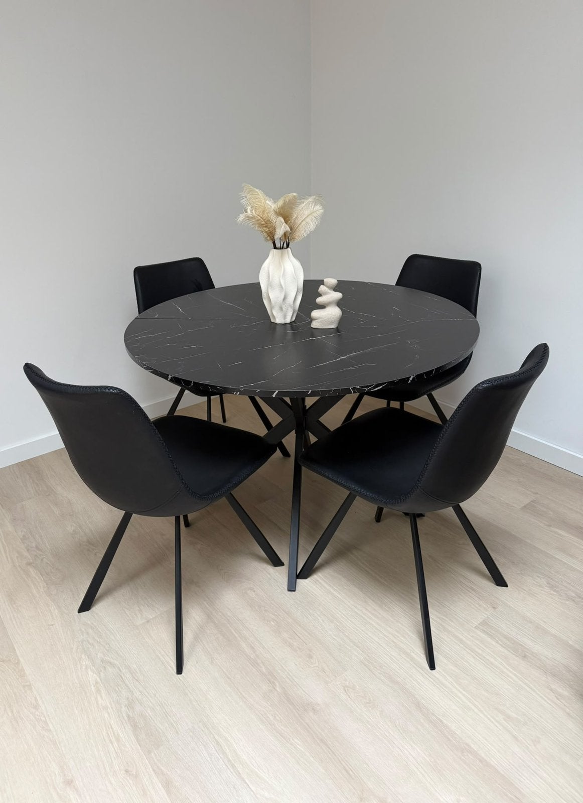 Table à manger ronde moderne avec 4 chaises noires, Enlèvement, Utilisé