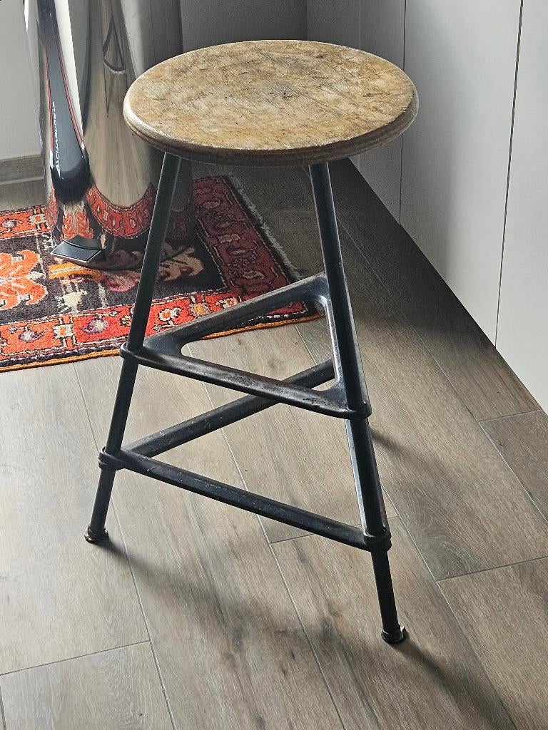 Hokker / industrieel / vintage, Huis en Inrichting, Ophalen, Gebruikt, Hout, Vierkant