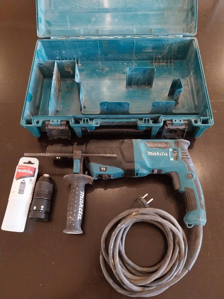 Makita HR2630T combihamer – compleet met 2 koppen + koffer, Doe-het-zelf en Bouw, Gereedschap | Boormachines, Boormachine, Ophalen
