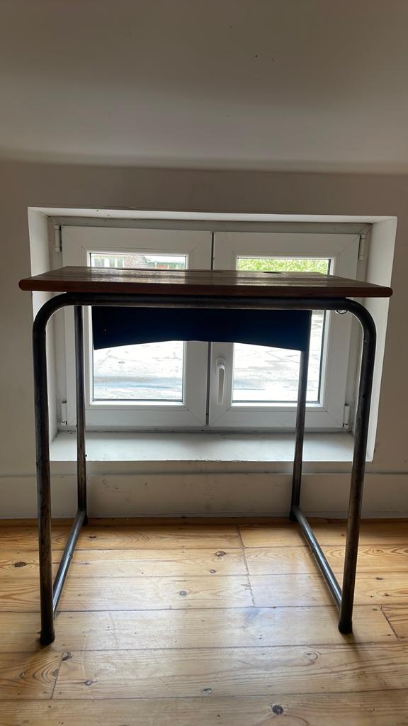 Ancienne table d'école à offrir, Enlèvement, Utilisé