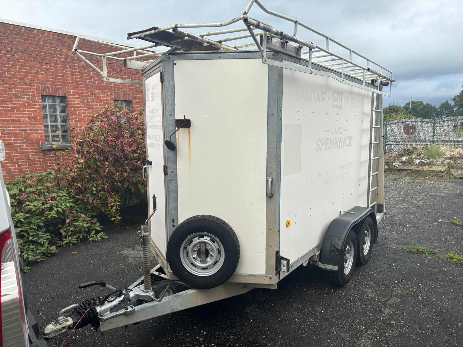 IFOR Williams gesloten aanhangwagen, Enlèvement, Utilisé