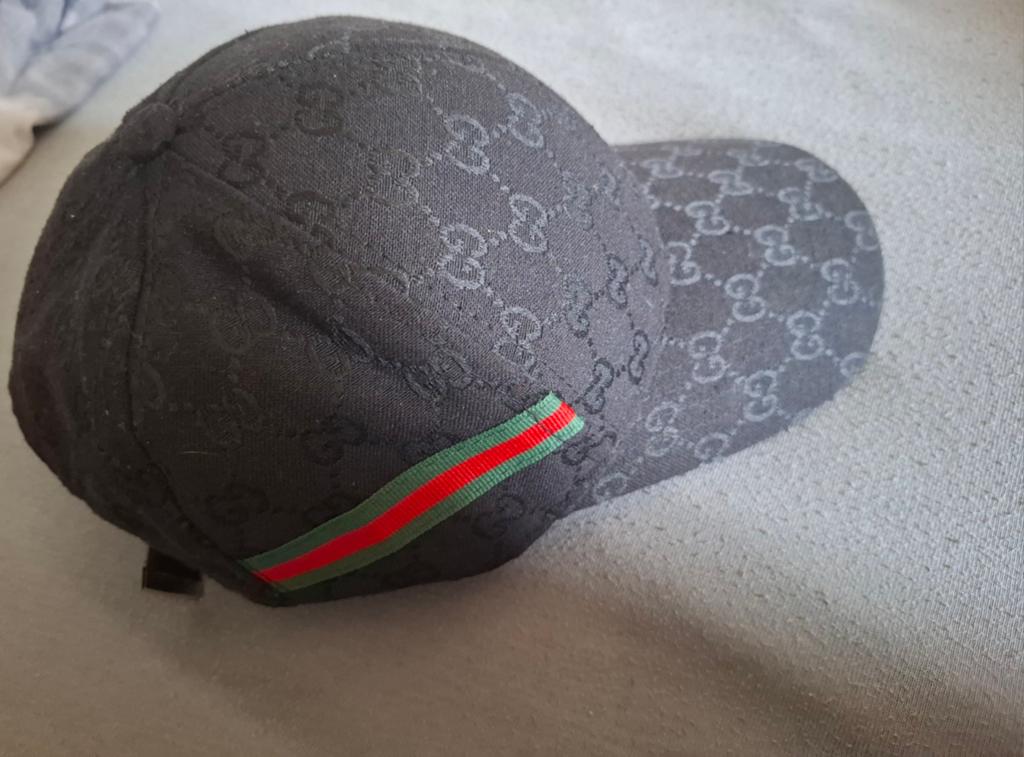 Gucci pet, Ophalen, Pet