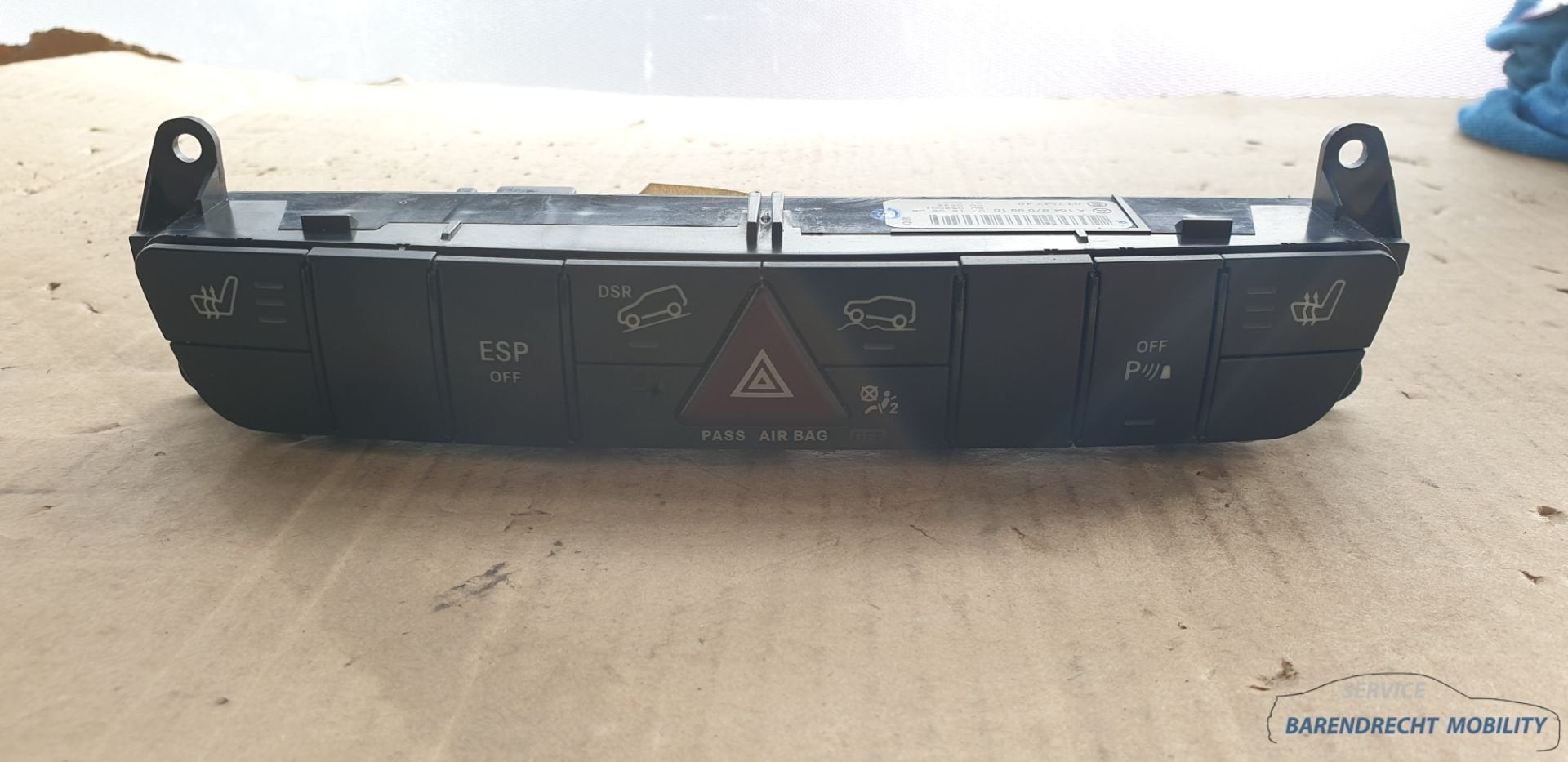 Gevarenlicht schakelaar ML W164 R klasse Mercedes 1648709910, Auto-onderdelen, Gebruikt, Mercedes-Benz AG, Mercedes-Benz, Mercedesstrasse 120
70372  Stuttgart, DE